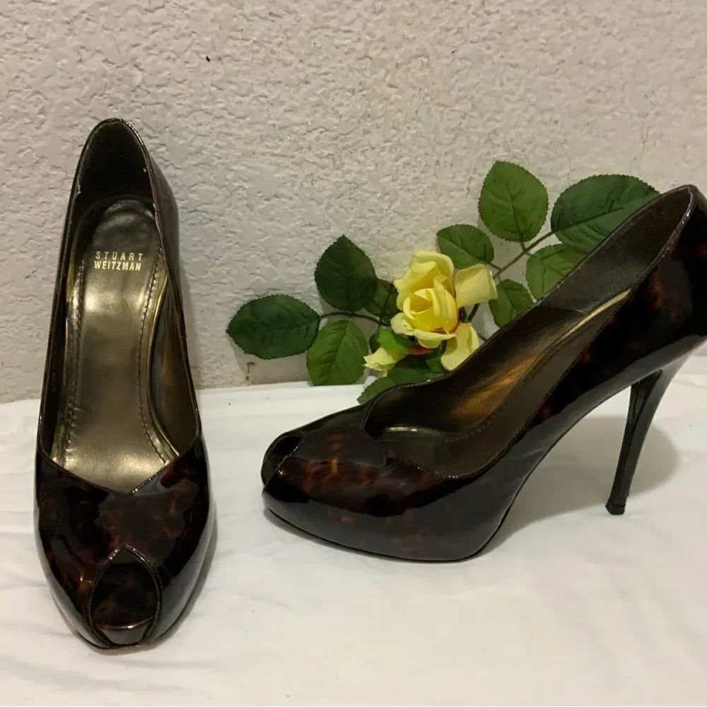 STUART WEITZMAN WOMEN'S TORTOISE PRINT PATENT LEATHER PEEP TOE STILLETOS 10.5M